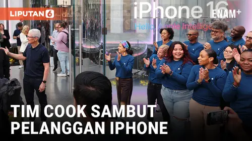 Tim Cook Sambut Pelanggan Saat Penjualan Perdana iPhone 17 di New York