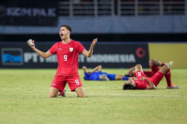 VIDEO: Adrian Wibowo Rasakan Atmosfer Magis Gelora Bung Tomo Bersama Suporter Timnas Indonesia