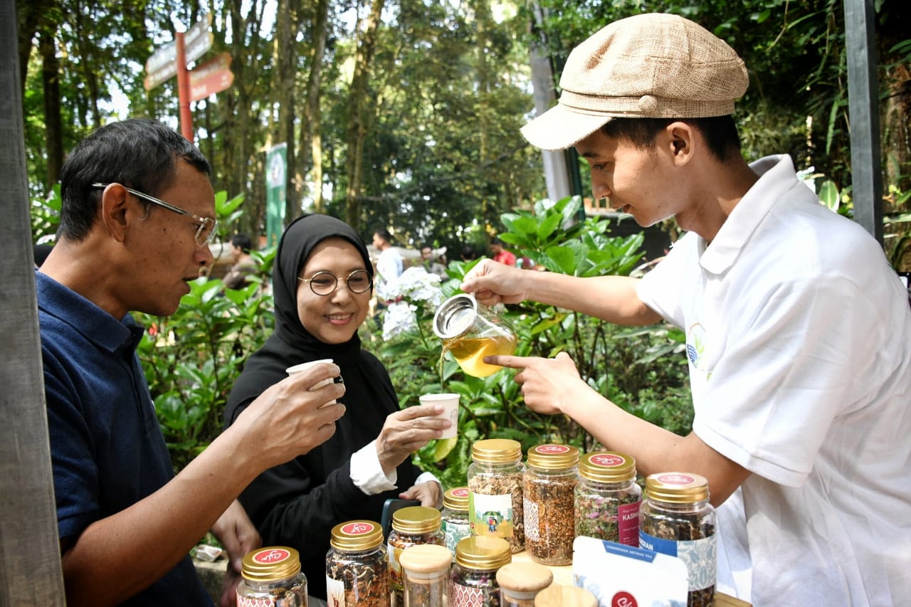 Warga Jabar 'Juara' Jajan Minuman Berpemanis, Kopi Instan Paling Populer